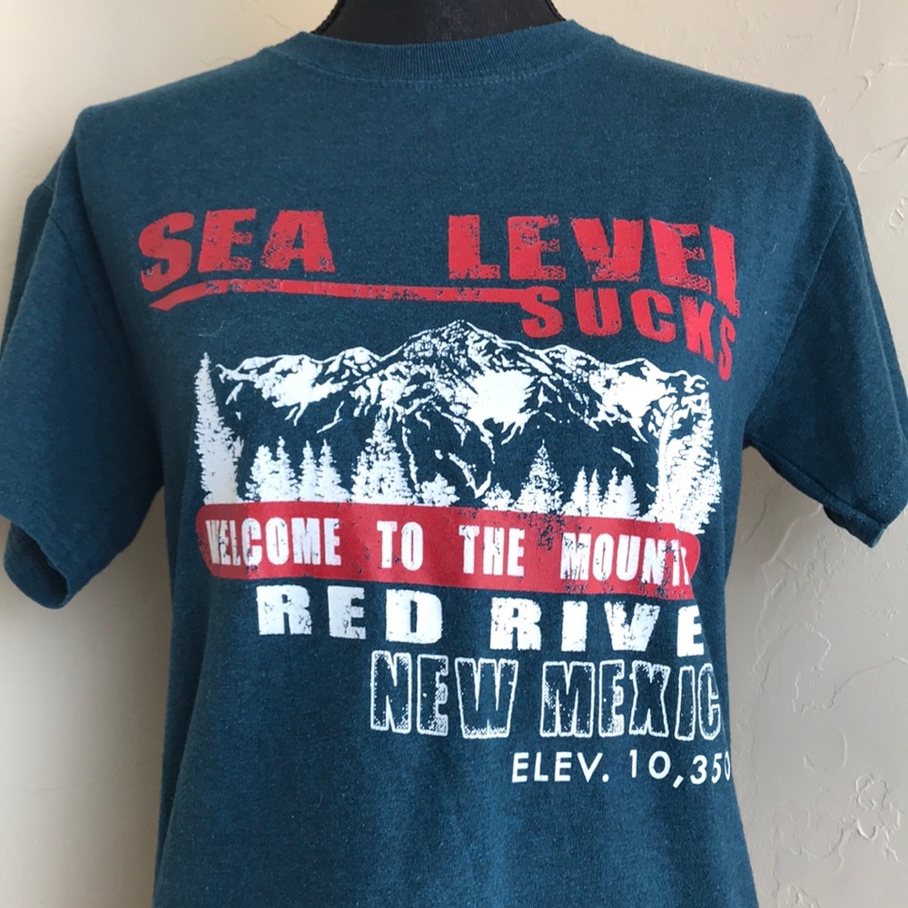 Clearance Welcome to the Mountains T-shirt Size Small